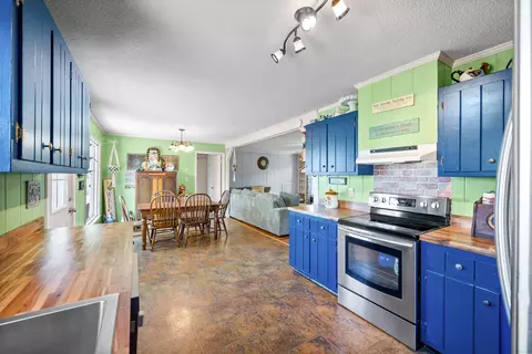 Kitchen - 558 Bumpus Rd, Cunningham, TN 37052 photo 5 of 7