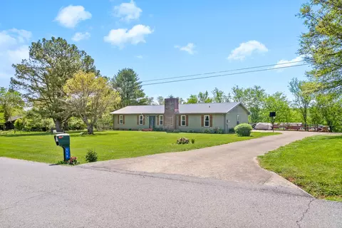 Exterior - 558 Bumpus Rd, Cunningham, TN 37052 photo 4 of 15