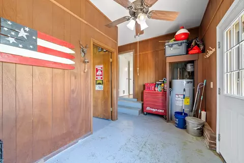 Entry Way - 558 Bumpus Rd, Cunningham, TN 37052 photo 2 of 3