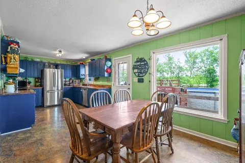 Dining - 558 Bumpus Rd, Cunningham, TN 37052 photo 2 of 3