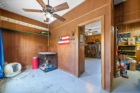 Entry Way - 558 Bumpus Rd, Cunningham, TN 37052 photo 3 of 3