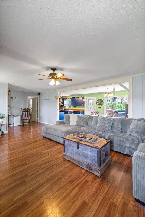 Living - 558 Bumpus Rd, Cunningham, TN 37052 photo 3 of 3