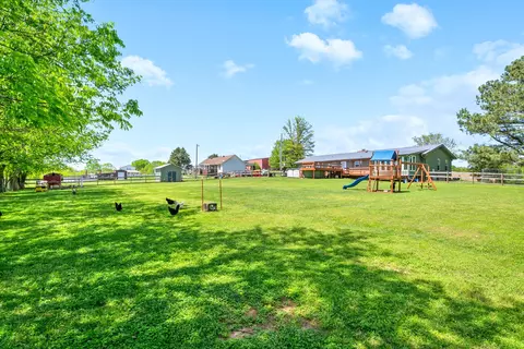 Exterior - 558 Bumpus Rd, Cunningham, TN 37052 photo 13 of 15