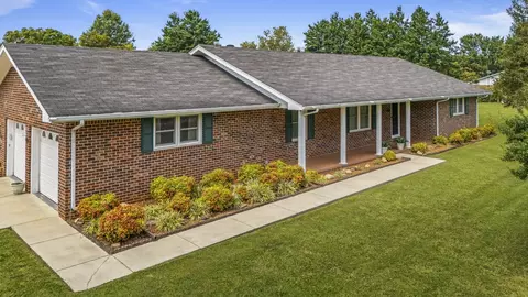 101 Iris St, Decherd, TN 37324