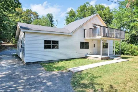 8633 Hilltop Dr, Ooltewah, TN 37363
