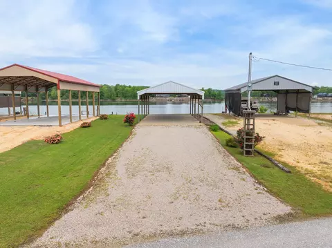 1017 River Front Dr, Clifton, TN 38425