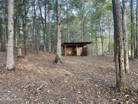 4 Lucky Lane Ln, Jamestown, TN 38556