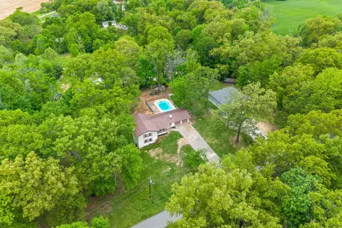 77 Deepwood Est, Cadiz, KY 42211