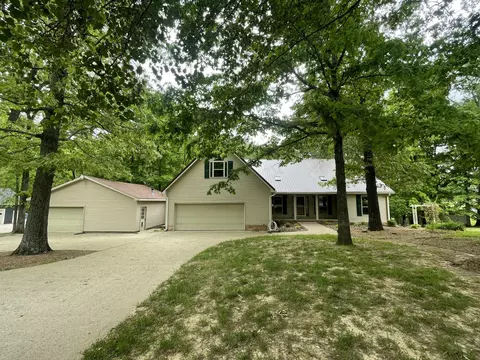 1113 Hazel Dr, Clarksville, TN 37043