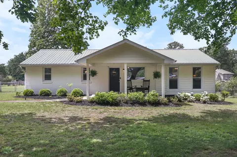 316 S Hummingbird Ln, Dickson, TN 37055