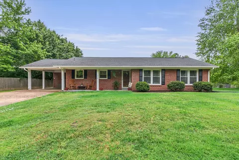 214 Lakeview Dr, Hohenwald, TN 38462