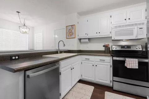 Kitchen - 2011 Spring Meadow Cir, Spring Hill, TN 37174 photo 2 of 3