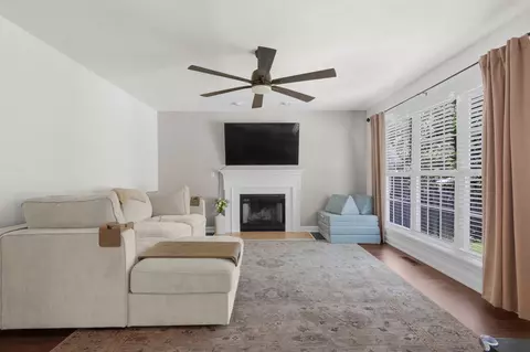 Living - 2011 Spring Meadow Cir, Spring Hill, TN 37174 photo 2 of 2