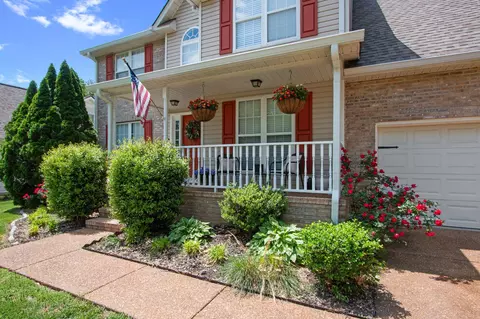 Exterior - 2011 Spring Meadow Cir, Spring Hill, TN 37174 photo 2 of 10