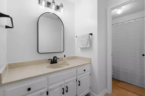 Bath - 2011 Spring Meadow Cir, Spring Hill, TN 37174 photo 3 of 4