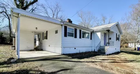 103 Essex Ln, Oak Ridge, TN 37830