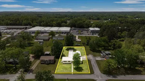 1300 S Polk St, Tullahoma, TN 37388
