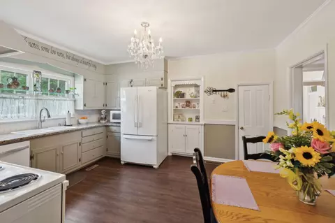 Kitchen - 155 High St, Morrison, TN 37357 photo 2 of 4