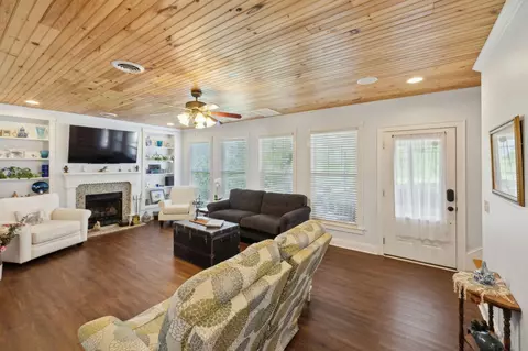 Living - 155 High St, Morrison, TN 37357 photo 2 of 4