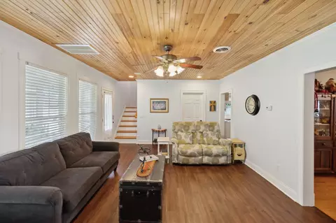 Entry Way - 155 High St, Morrison, TN 37357 photo 7 of 10