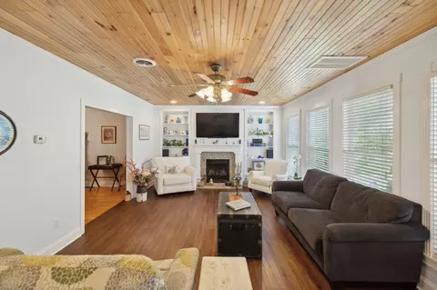 Living - 155 High St, Morrison, TN 37357 photo 3 of 4