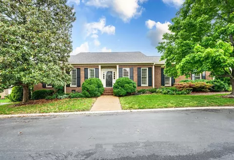 2105 Hobbs Ct, Nashville, TN 37215