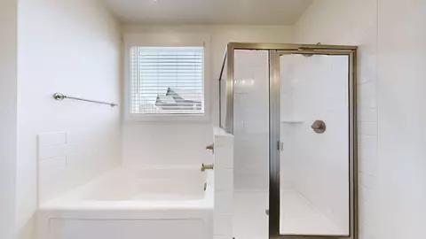 Bath - 4059 John Marsh Rd, Spring Hill, TN 37174 photo 2 of 5