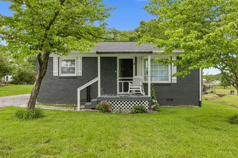 218 Adams St, Smithville, TN 37166