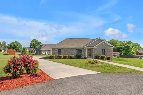 102 Oak Point Cir, Fayetteville, TN 37334