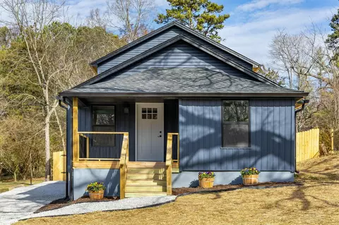 608 W College St, Athens, TN 37303