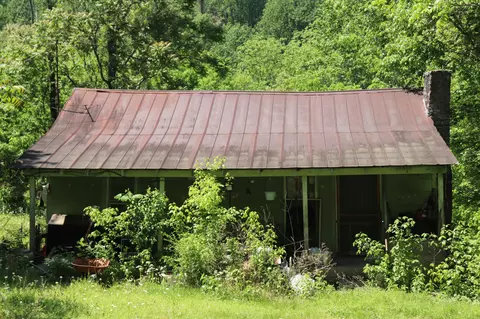1775 Gravel Hill Rd, Bethpage, TN 37022