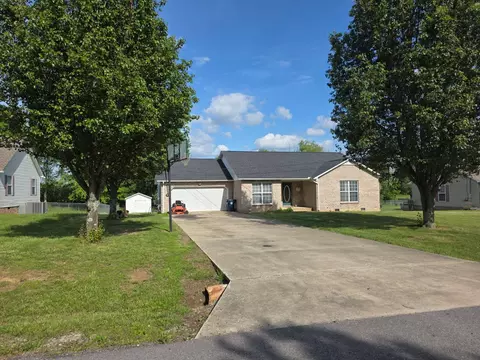 304 Steeplechase Dr, Smithville, TN 37166