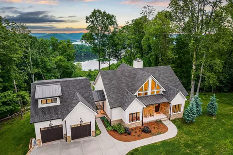303 Davidson Rd, Smithville, TN 37166