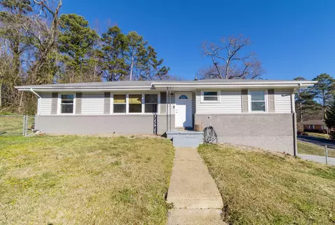 171 Hilltop Dr, Rossville, GA 30741