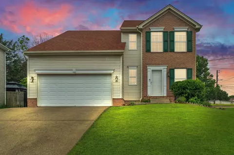 1233 Twin Circle Dr, Nashville, TN 37217