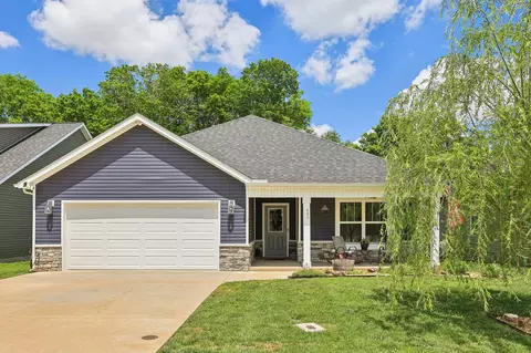 443 Kinslow Ct, Clarksville, TN 37040