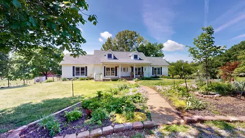 860 Dixie Bee Rd, Adams, TN 37010