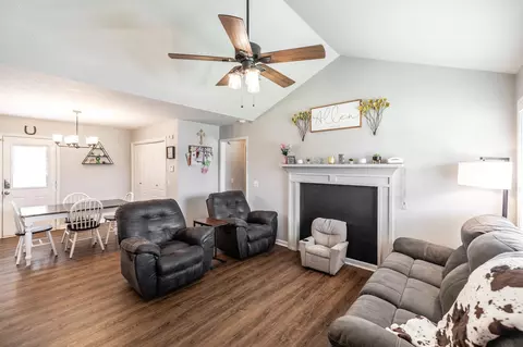 132 Greystone Dr, Springfield, TN 37172 photo 2