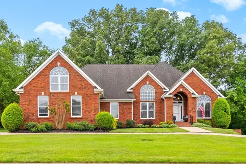 411 Lake Pointe Dr, Clarksville, TN 37043