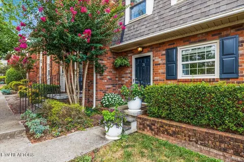 6527 Deane Hill Dr #31, Knoxville, TN 37919