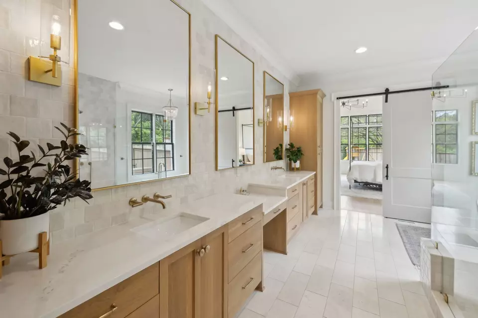 Bath - 910 Sunset Ridge Dr, Franklin, TN 37069 photo 3 of 7