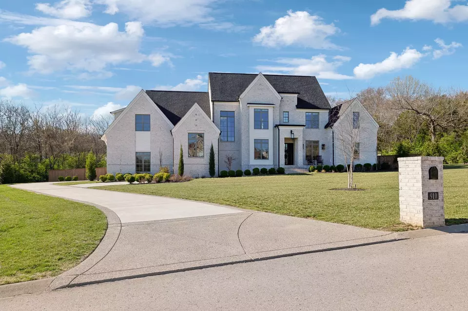 Exterior - 910 Sunset Ridge Dr, Franklin, TN 37069 photo 2 of 23