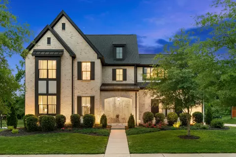 1086 Memorial Dr, Franklin, TN 37064