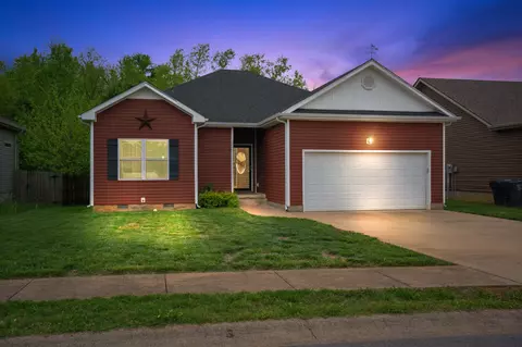 221 Azalea Dr, Oak Grove, KY 42262