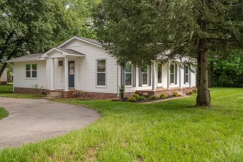 802 Daniel Dr, Lawrenceburg, TN 38464