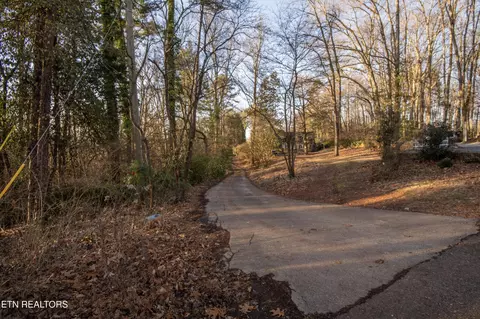 1443 SW Whitower Dr, Knoxville, TN 37919