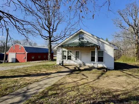 828 Pond Rd, Dickson, TN 37055