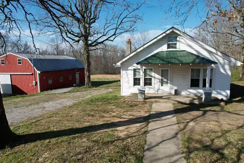 Exterior - 828 Pond Rd, Dickson, TN 37055 photo 4 of 12