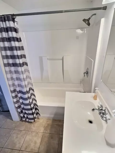 Bath - 828 Pond Rd, Dickson, TN 37055 photo 1 of 2
