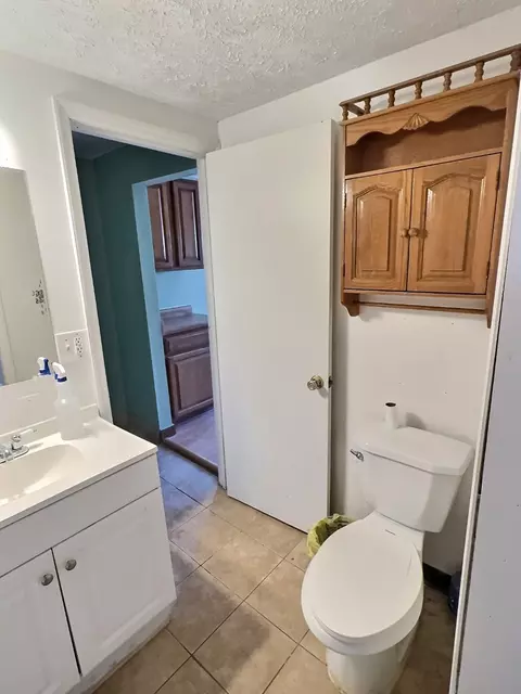Bath - 828 Pond Rd, Dickson, TN 37055 photo 2 of 2